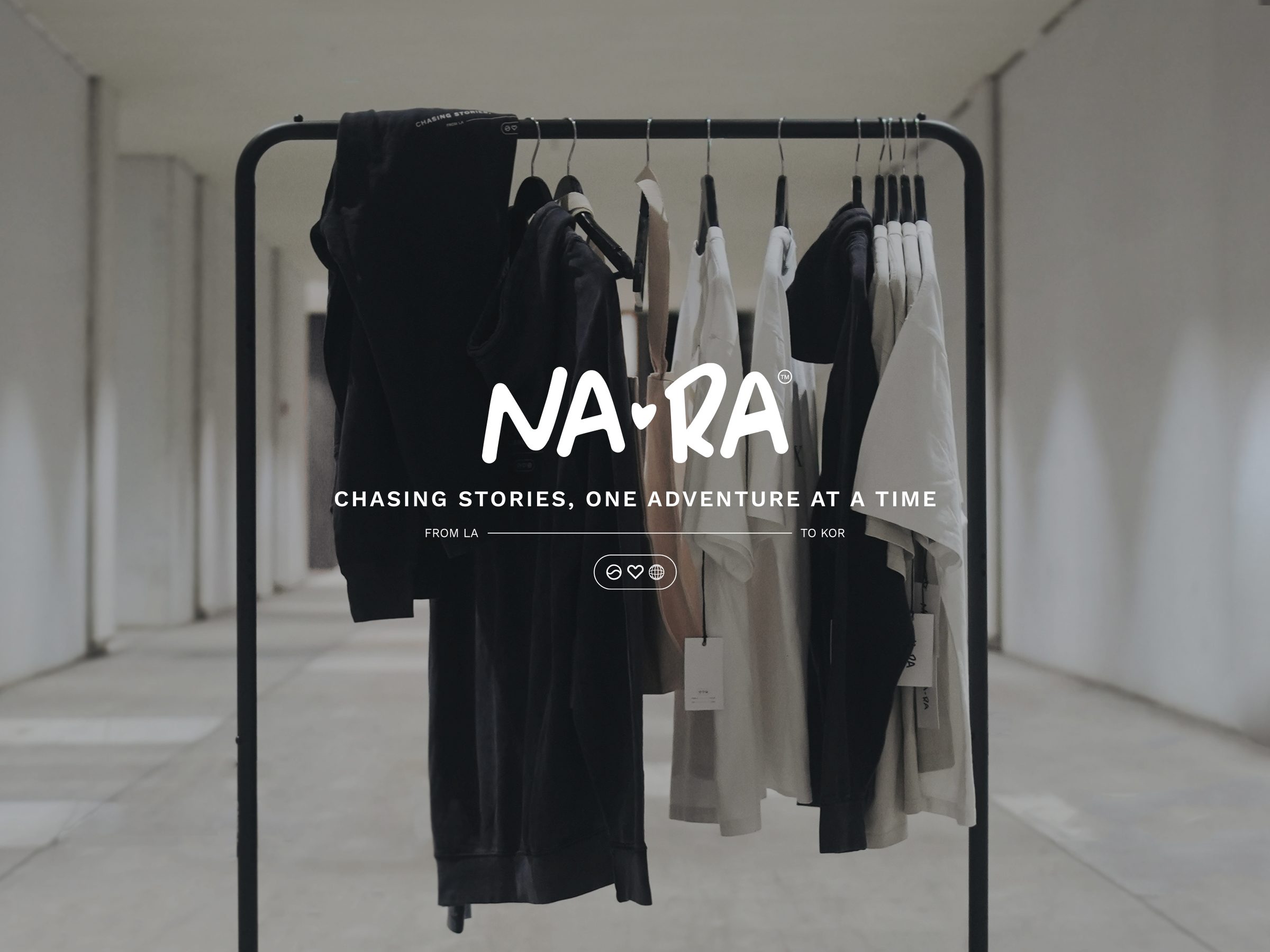 NA-RA clothing rack